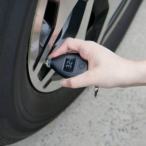 Digital Talking Tire Gauge with Digital Display, Audible PSI Readout & LED Light