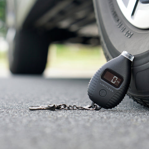 Digital Talking Tire Gauge with Digital Display, Audible PSI Readout & LED Light