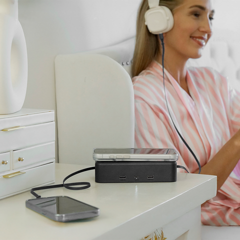 Desktop Wireless Charger with Retractable Cables