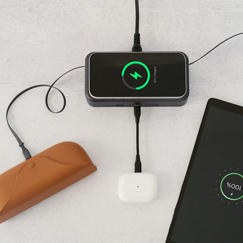 Desktop Wireless Charger with Retractable Cables
