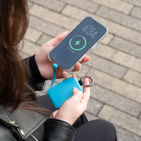 3,000mAh Key Fob Universal Power Bank with Built-In Charging Cables